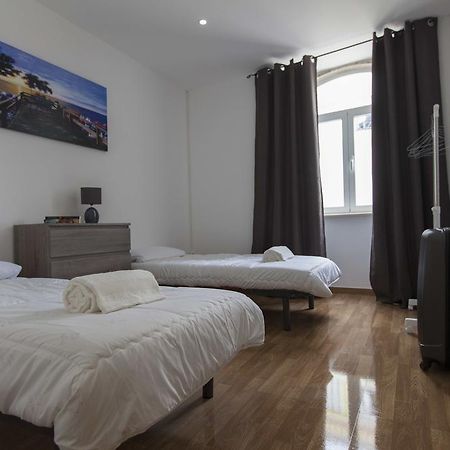Guest House First Floor Лагос Екстериор снимка
