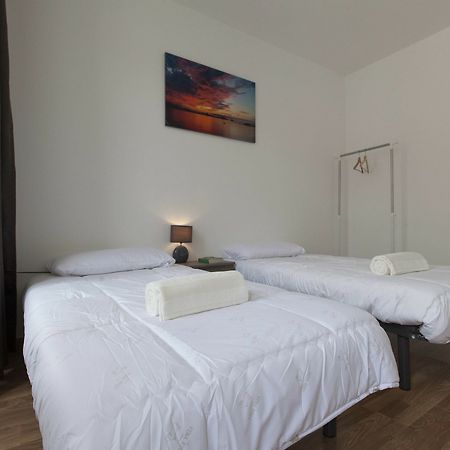 Guest House First Floor Лагос Екстериор снимка