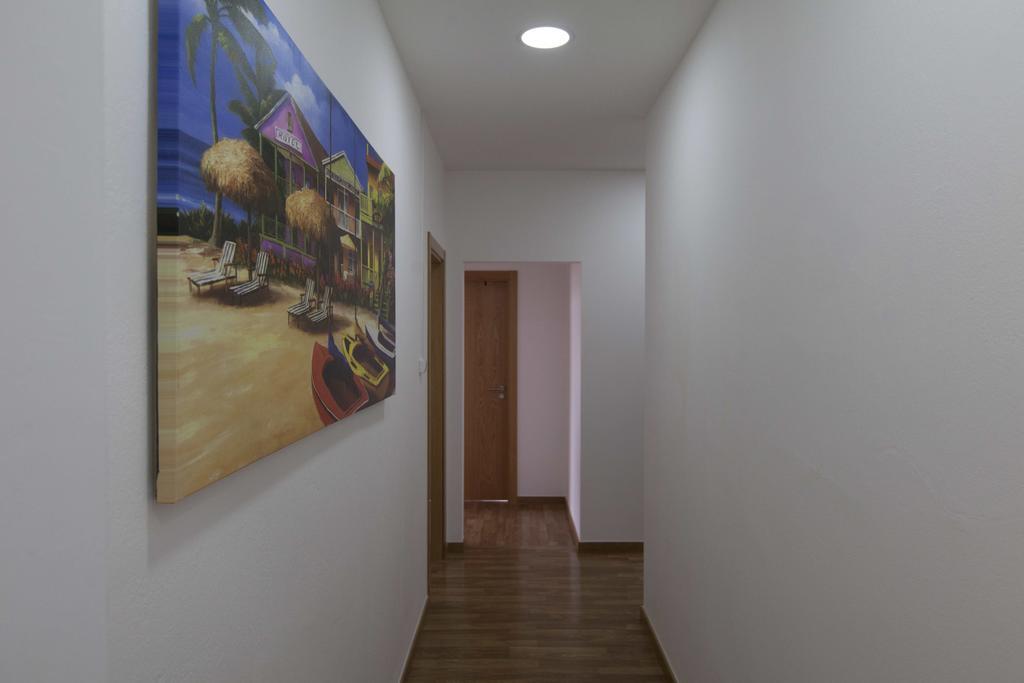 Guest House First Floor Лагос Екстериор снимка