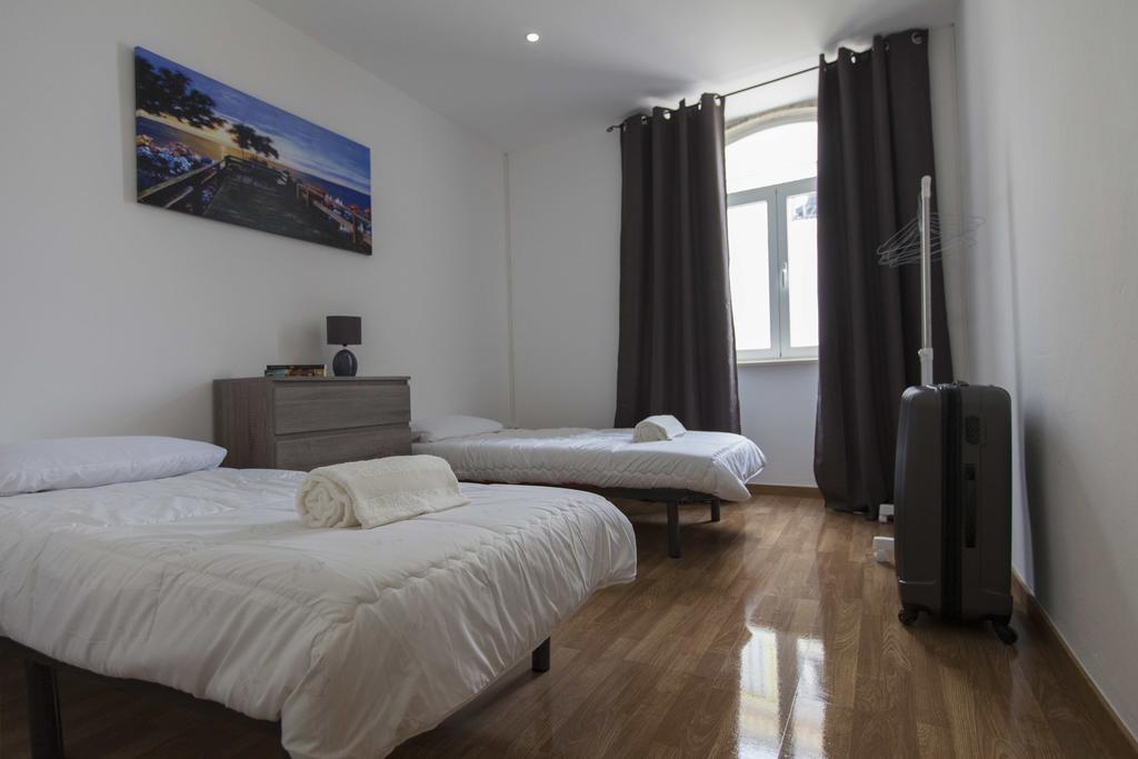 Guest House First Floor Лагос Екстериор снимка
