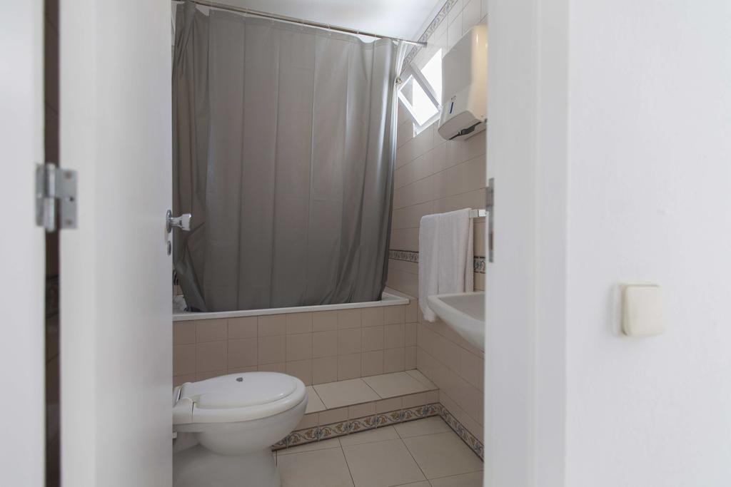 Guest House First Floor Лагос Екстериор снимка