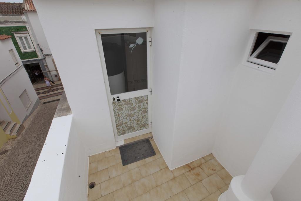 Guest House First Floor Лагос Екстериор снимка