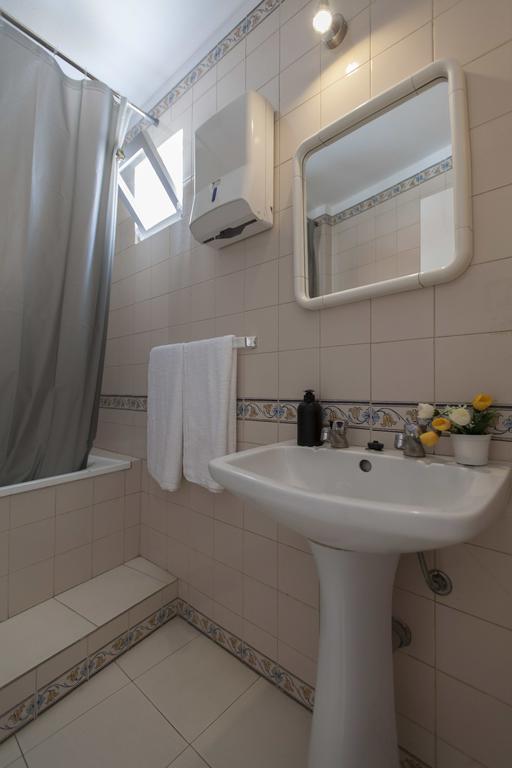 Guest House First Floor Лагос Екстериор снимка